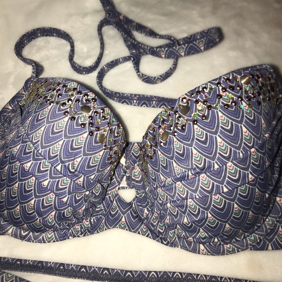 Bikini - Picture 3 of 3